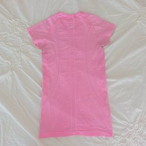 lulu swiftly tank/comes with free bag